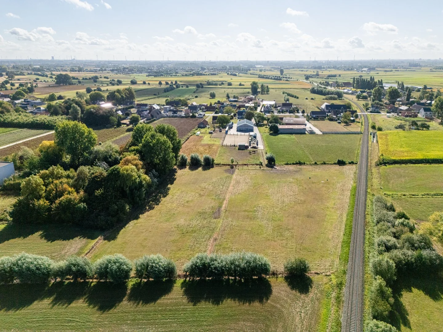 Riante villa met paardenstallen, ruime loods en weiland - foto 2