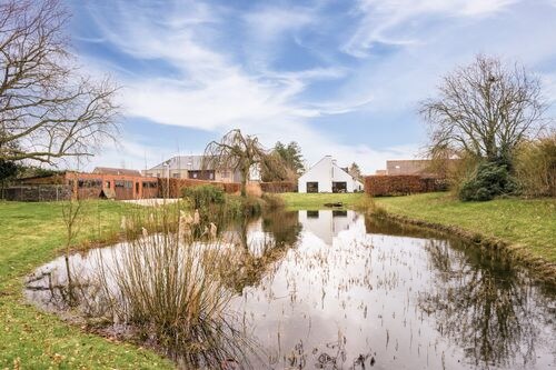 Villa op riant perceel, verkocht in Lievegem