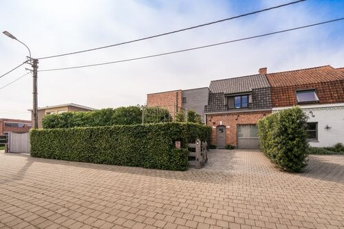 Gerenoveerde halfop bebouwing, verkocht in Lievegem