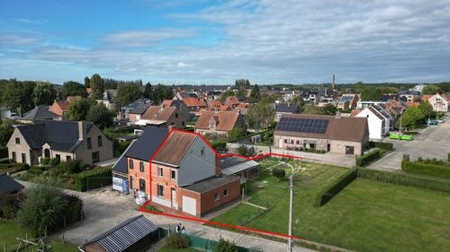 Te renoveren woning met grote tuin, verkocht in Lievegem