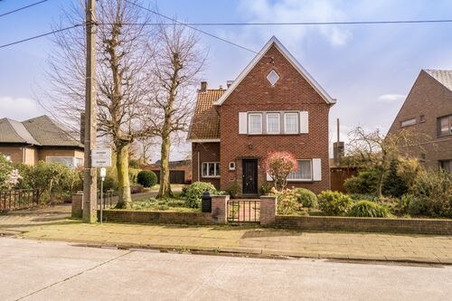 Te renoveren open bebouwing op centrale ligging, verkocht in Lievegem