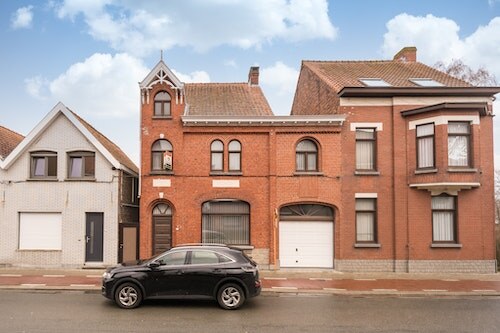 Te renoveren woning met authentieke elementen, verkocht in Lievegem