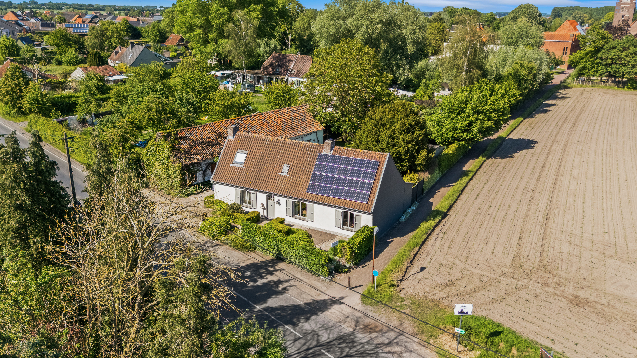Unieke instapklare woning met prachtige tuin en schuur, verkocht in Lievegem