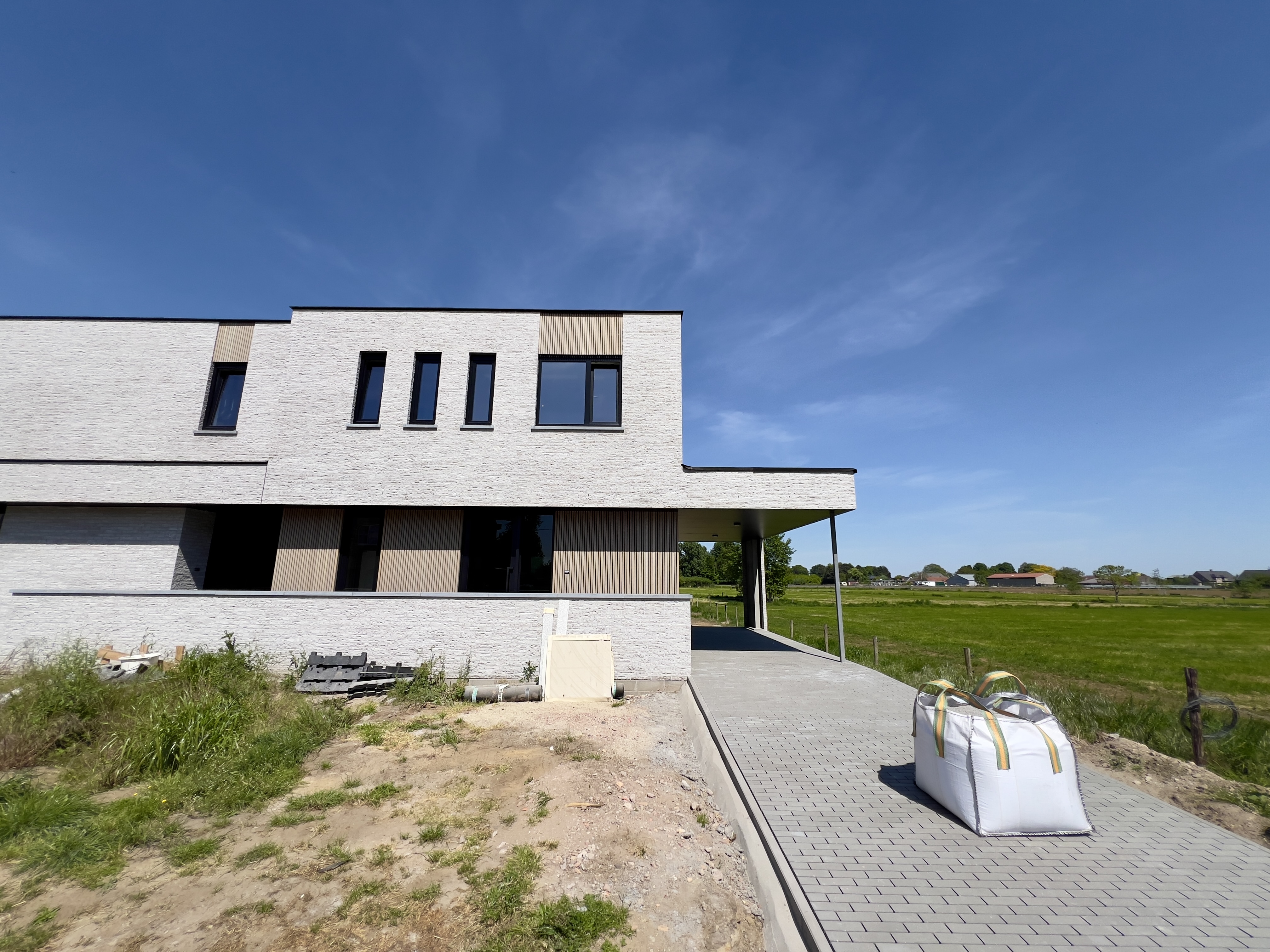 Hoogwaardig afgewerkte nieuwbouw, verhuurd in Lievegem